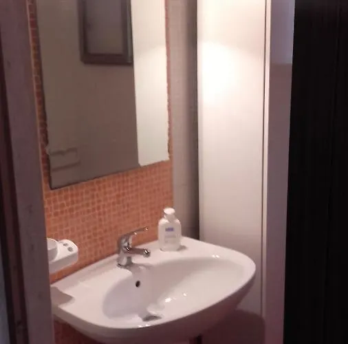 A Pochi Metri Dal Mare *