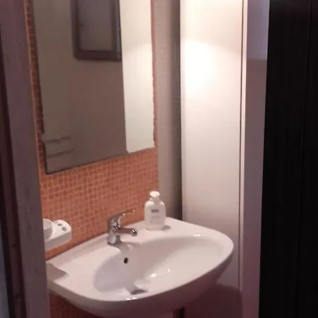 A Pochi Metri Dal Mare *