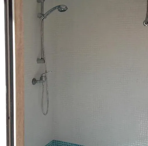 A Pochi Metri Dal Mare *